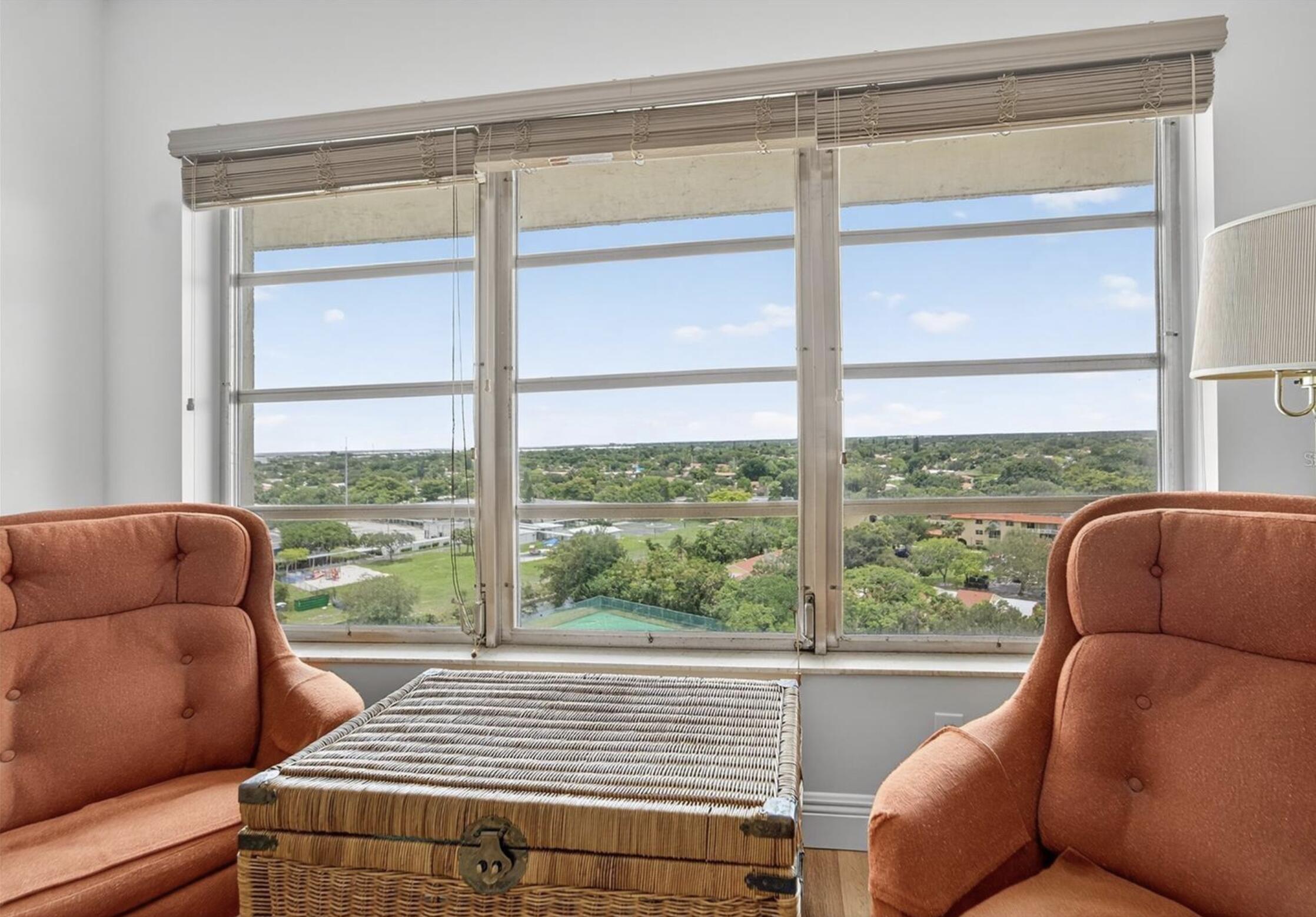 COUNTRY CLUB TOWER OF CORAL - Residential