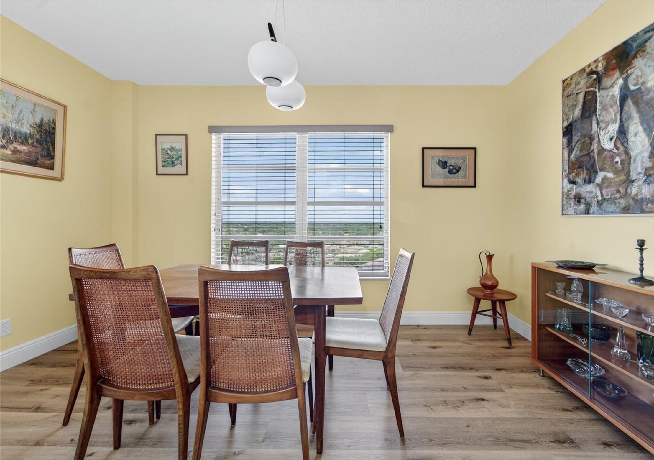 COUNTRY CLUB TOWER OF CORAL - Residential