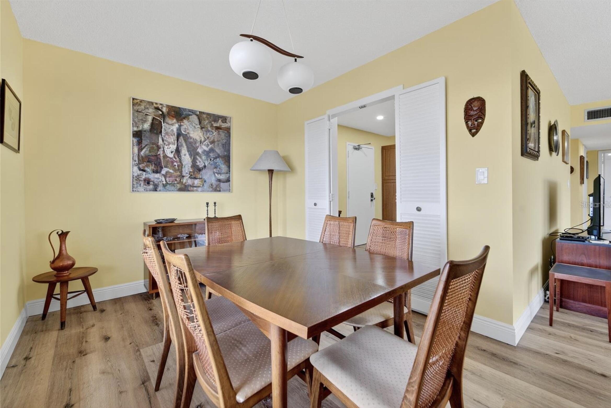 COUNTRY CLUB TOWER OF CORAL - Residential