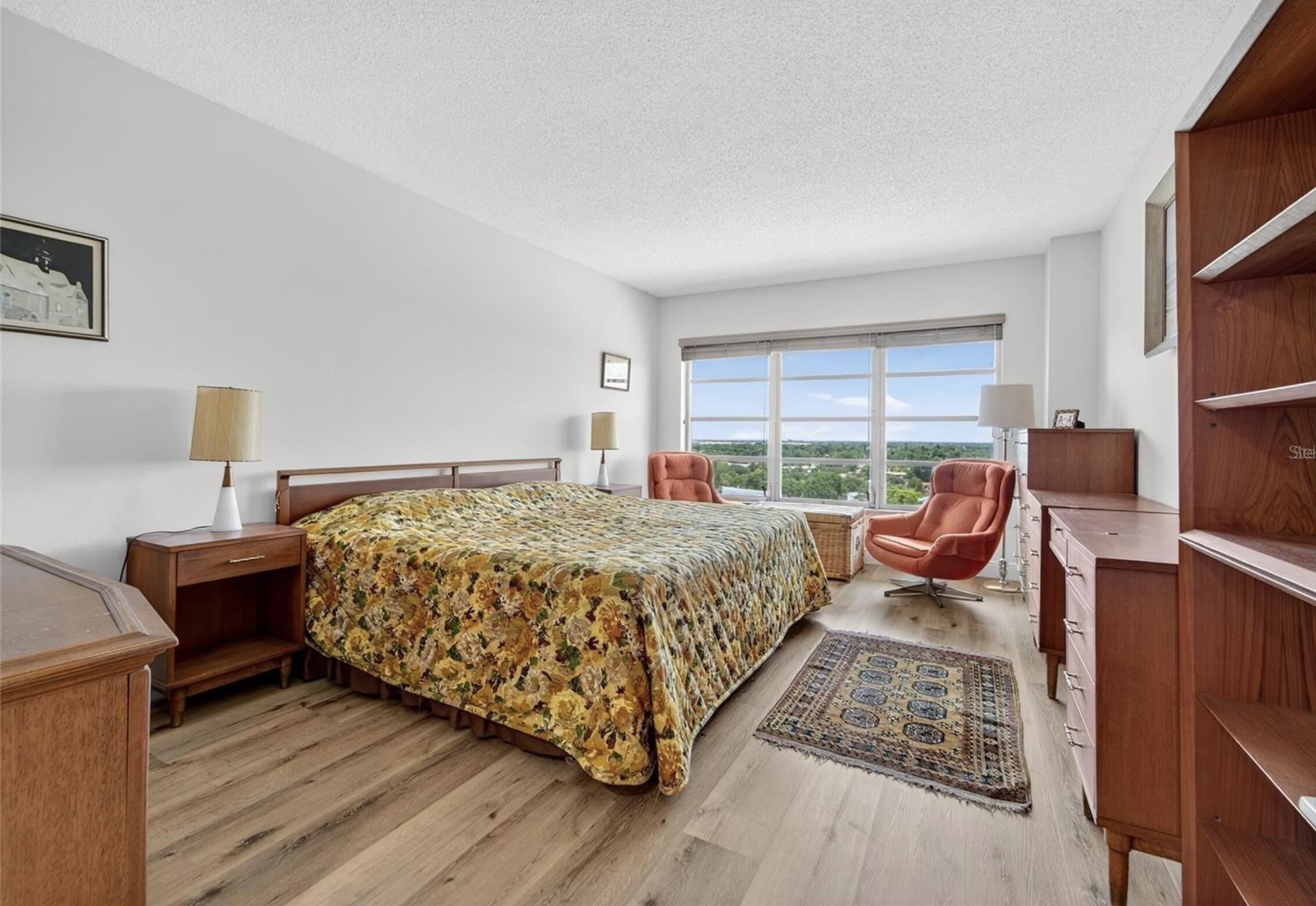 COUNTRY CLUB TOWER OF CORAL - Residential