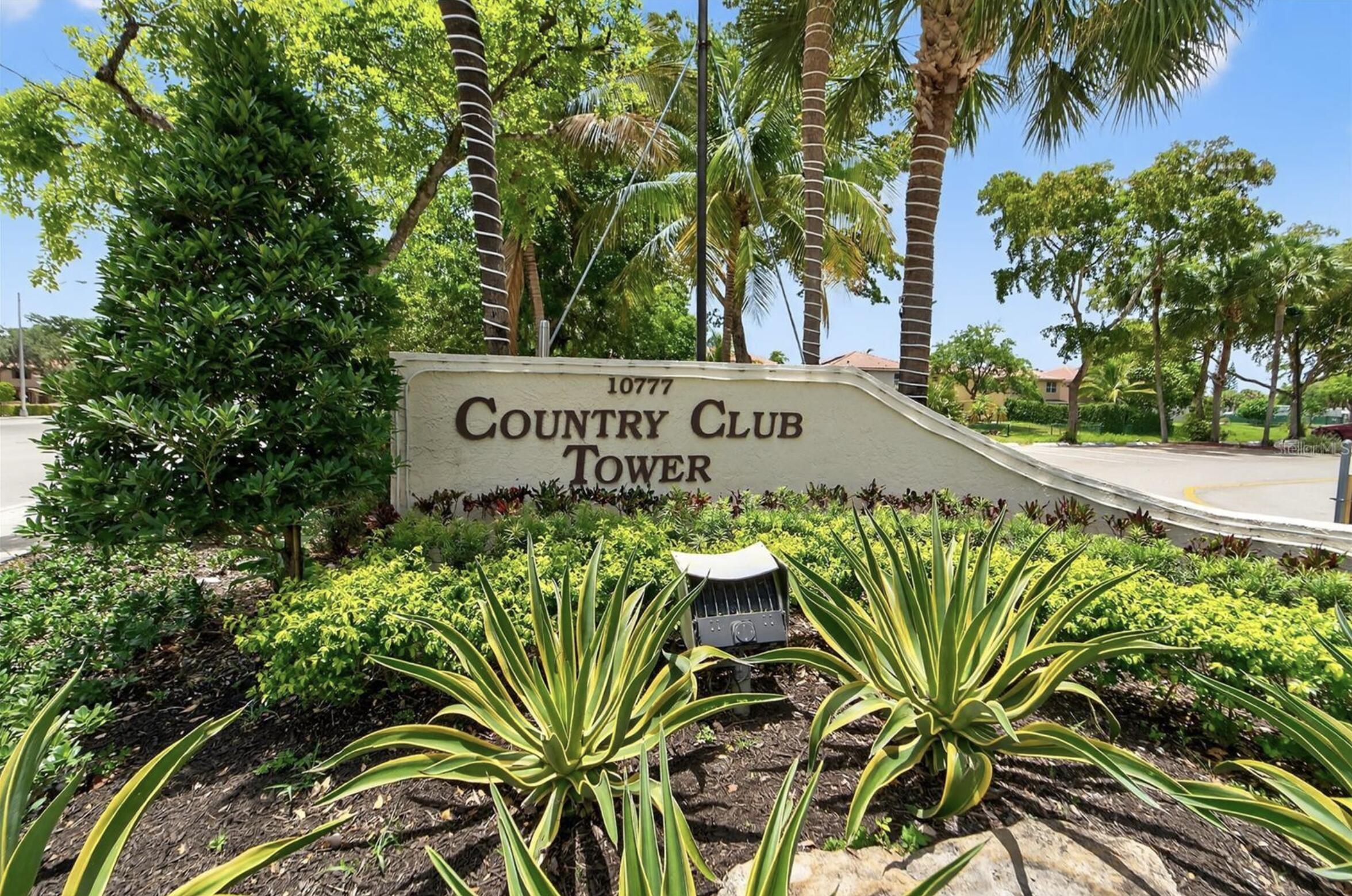 COUNTRY CLUB TOWER OF CORAL - Residential