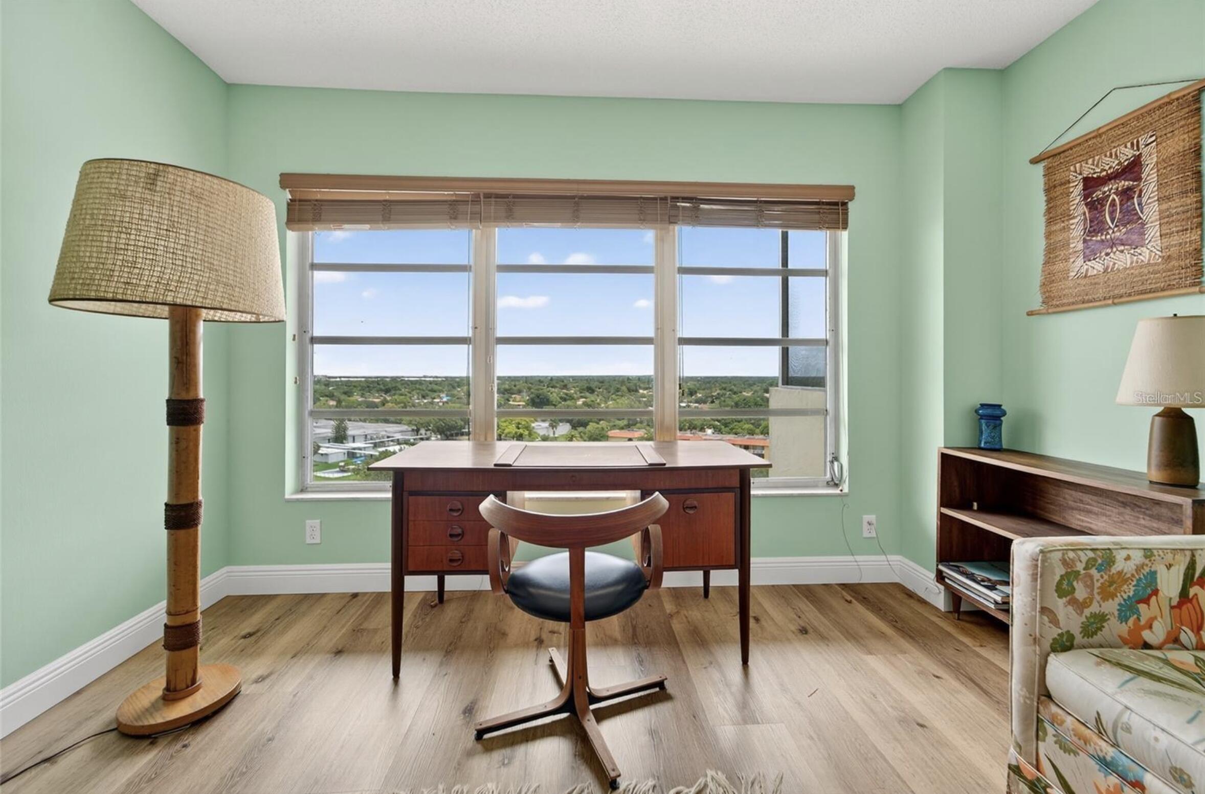 COUNTRY CLUB TOWER OF CORAL - Residential