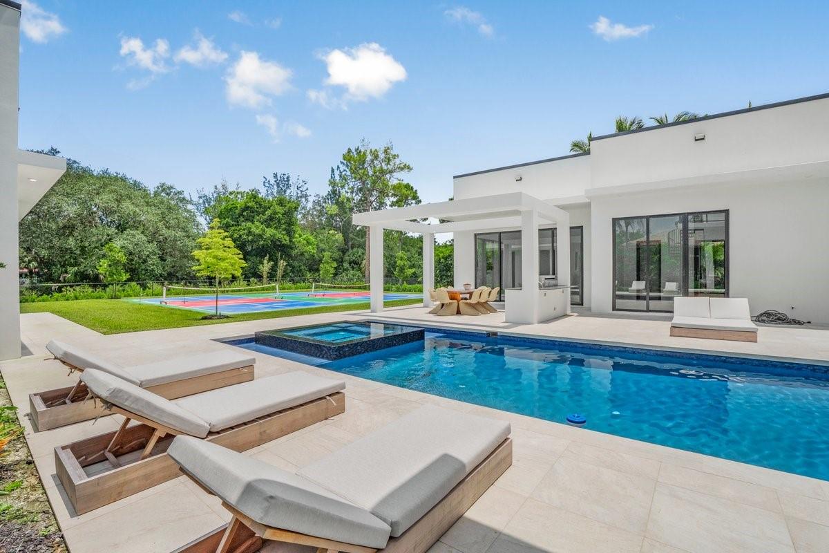 PINE TREE ESTATES - Residential