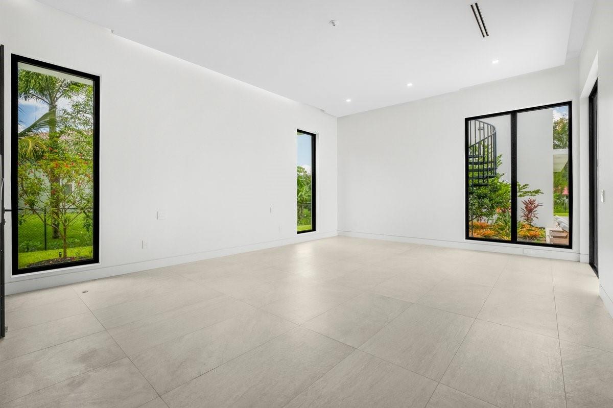 PINE TREE ESTATES - Residential