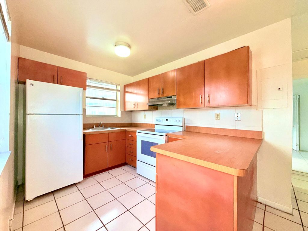 Photo of 800 NE 14th Street, Fort Lauderdale, FL 33304 (MLS # B26007019)