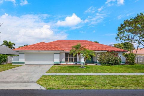 Single Family Residence in Wellington FL 2057 Amesbury Circle.jpg