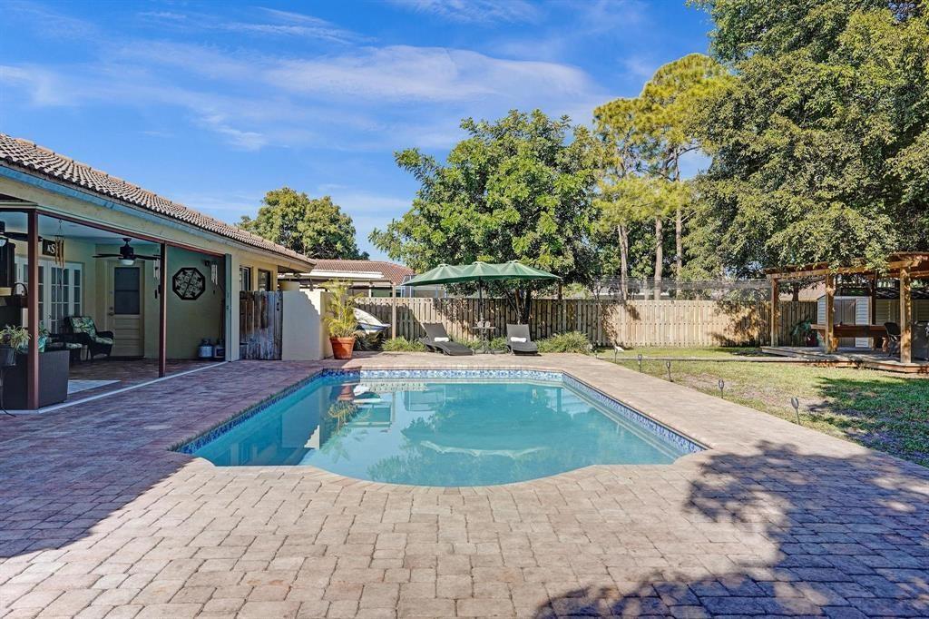 Oak Wood 80-39 B - Residential