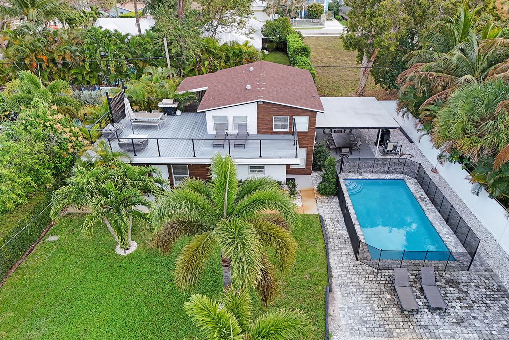 Photo of 311 SE 3rd Avenue, Delray Beach, FL 33483 (MLS # R11169765)