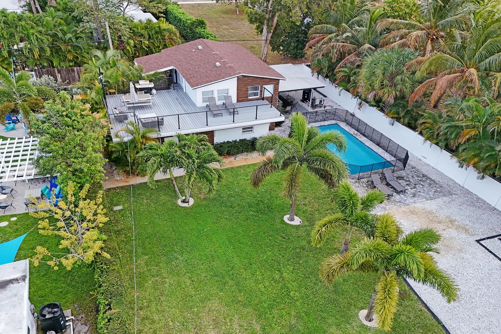 Photo of 311 SE 3rd Avenue, Delray Beach, FL 33483 (MLS # R11169765)