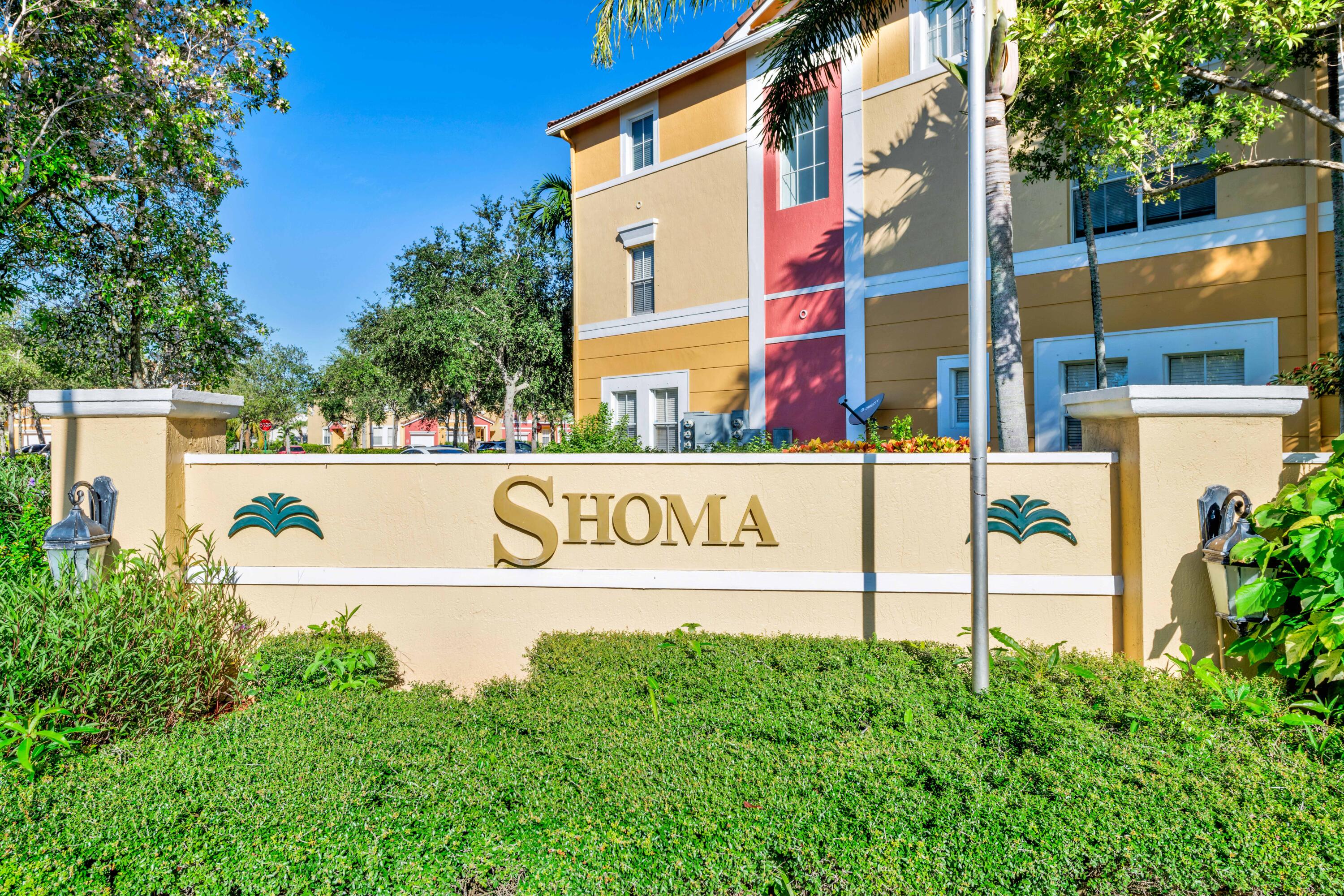 SHOMA COURTYARDS II AT ROYAL PALM CONDOM - Residential