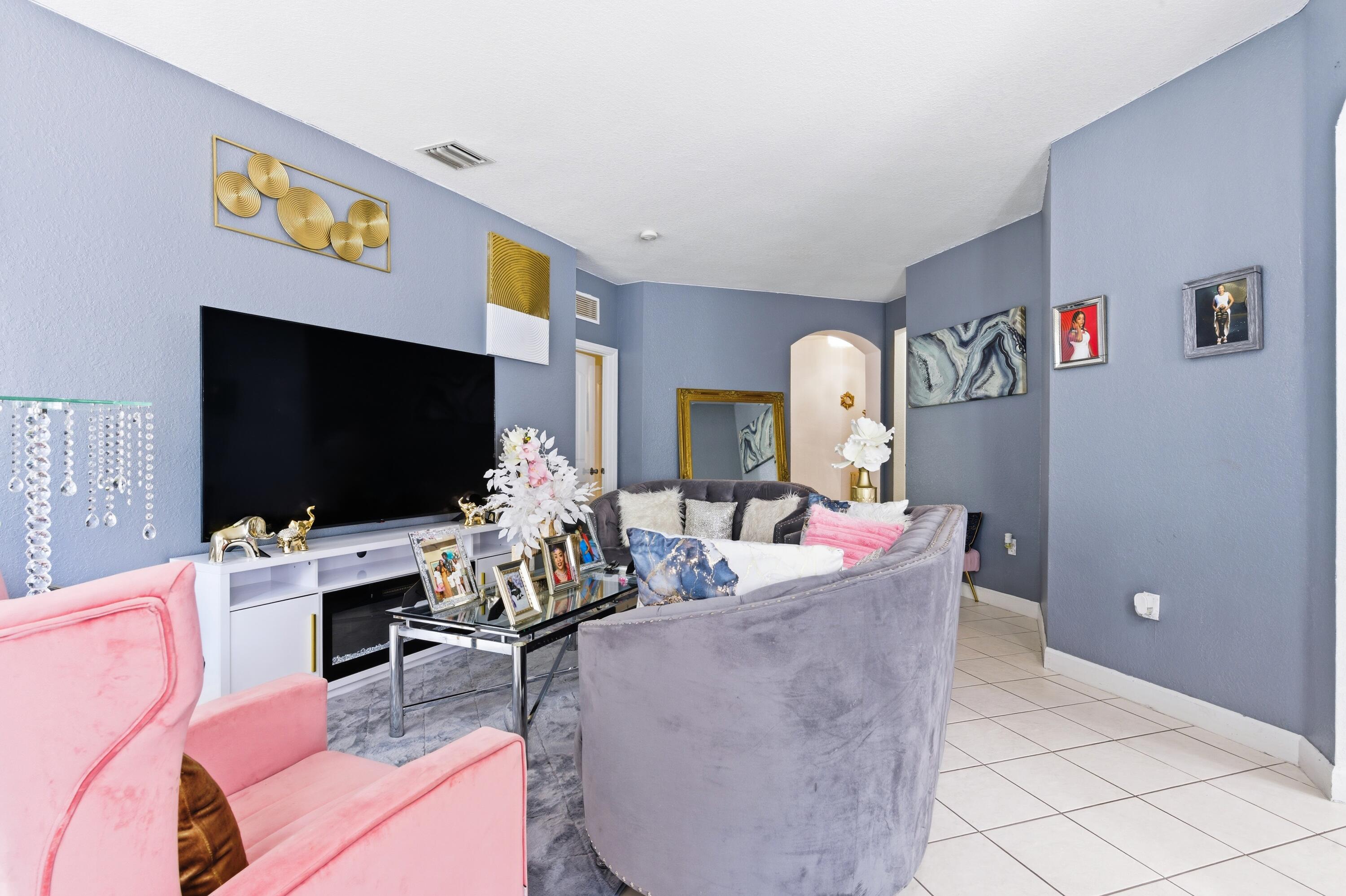 SHOMA COURTYARDS II AT ROYAL PALM CONDOM - Residential