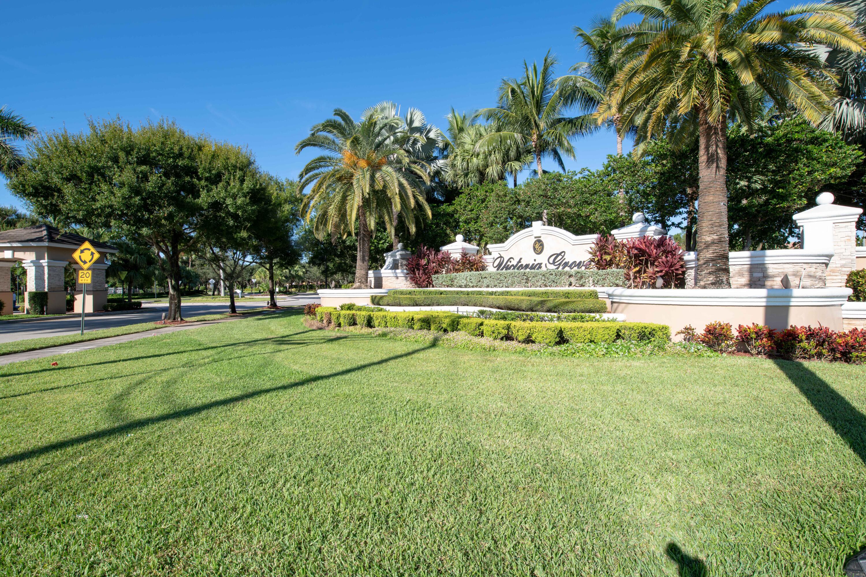 SHOMA COURTYARDS II AT ROYAL PALM CONDOM - Residential