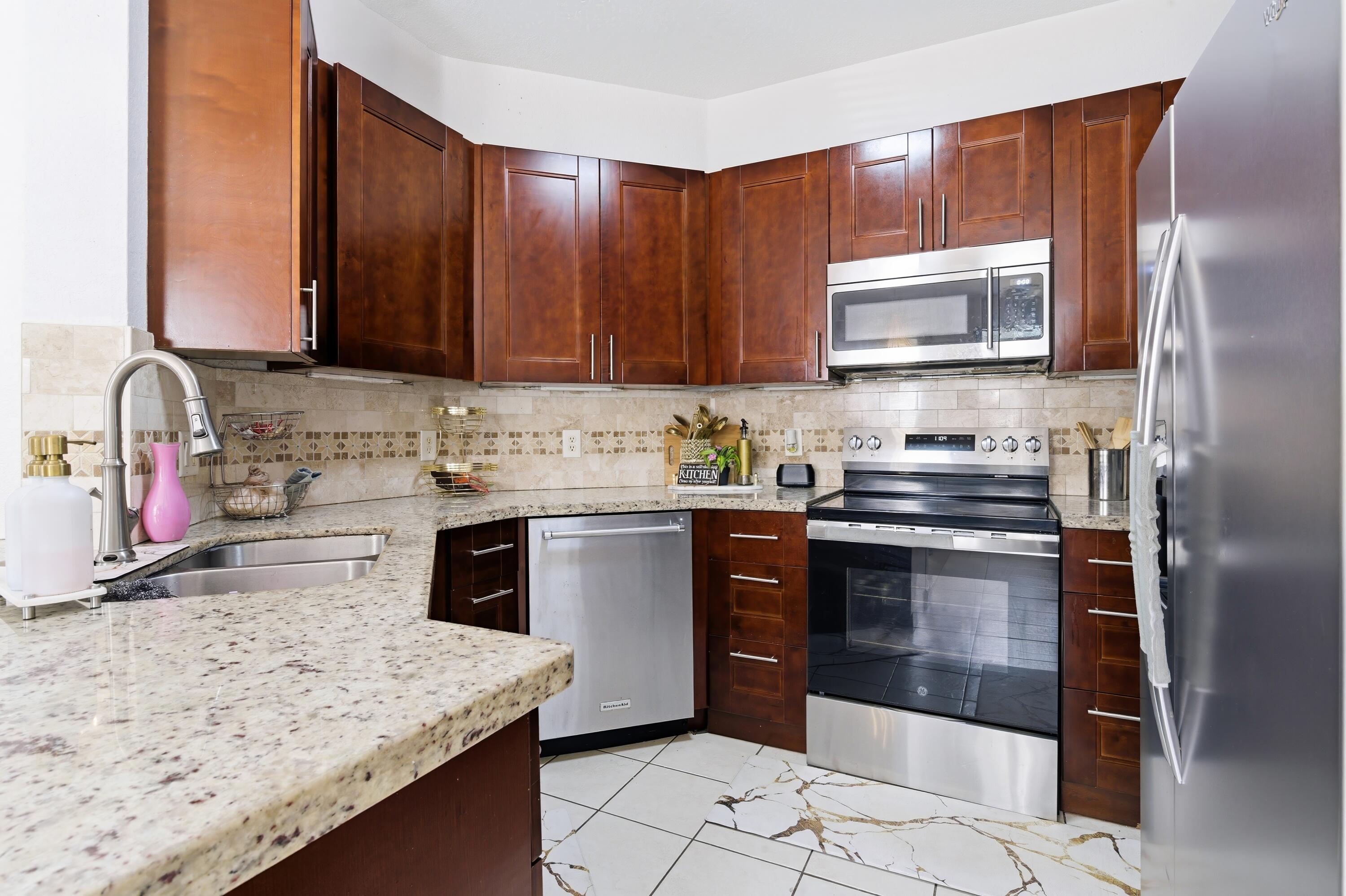 SHOMA COURTYARDS II AT ROYAL PALM CONDOM - Residential