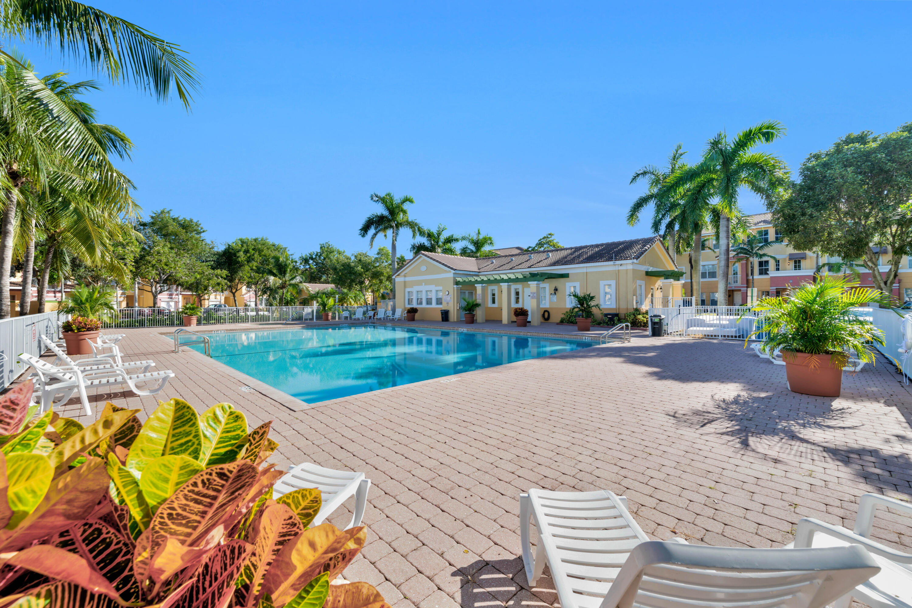 SHOMA COURTYARDS II AT ROYAL PALM CONDOM - Residential