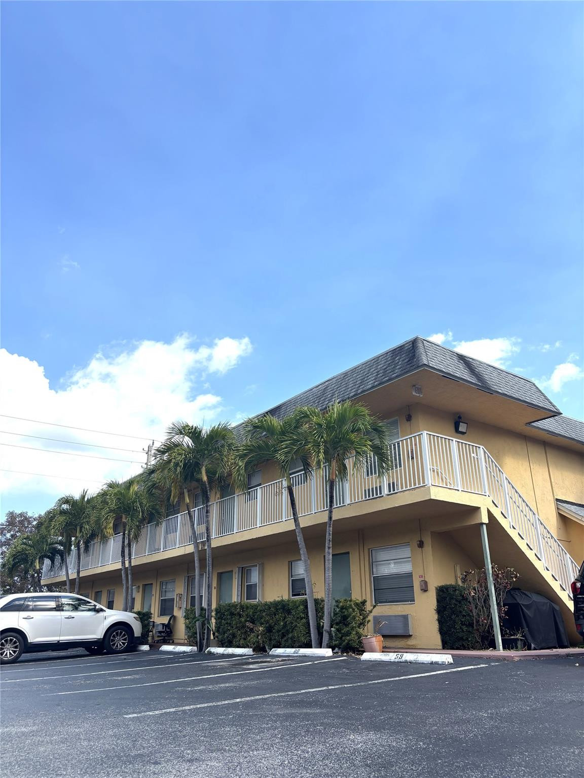 EL SOL AT MAIN STREET - Residential