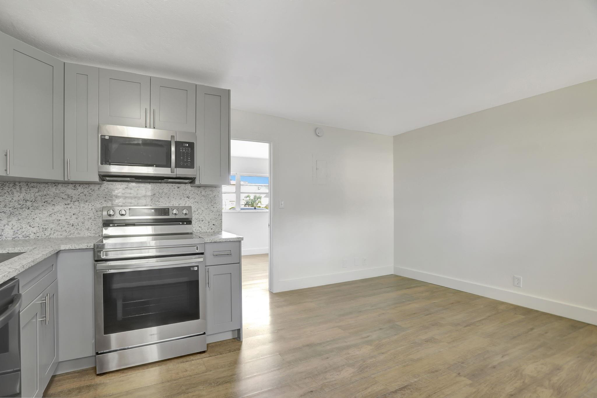 5168 NE 6th Avenue 406