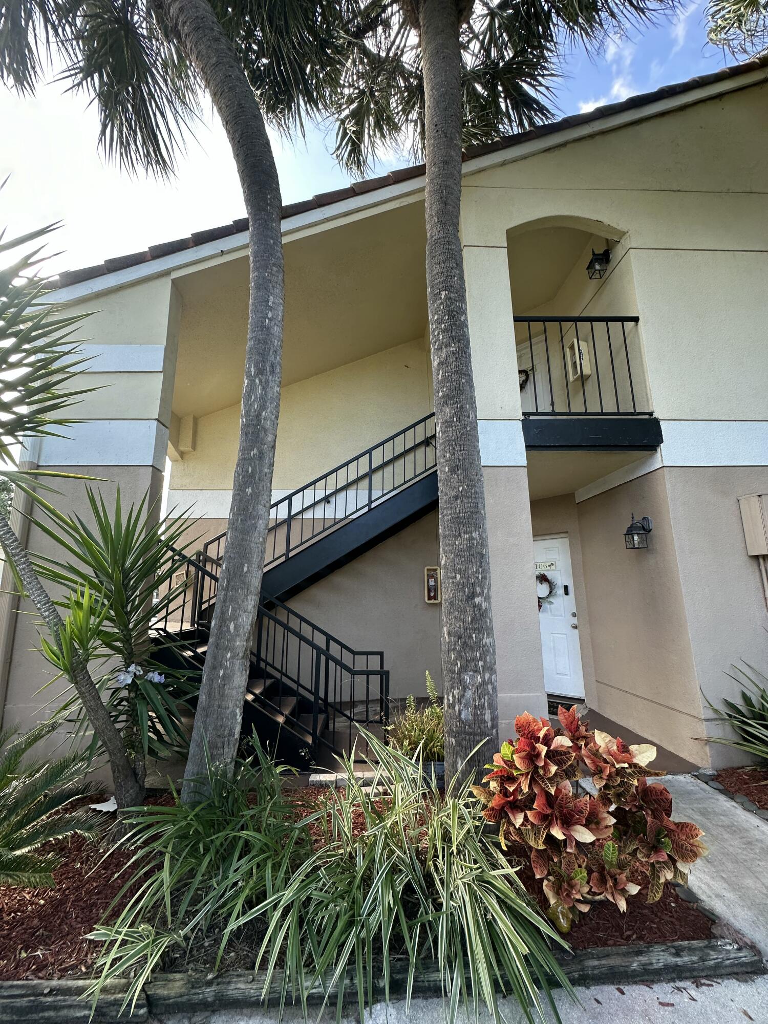 815 W Boynton Beach Boulevard 13-206