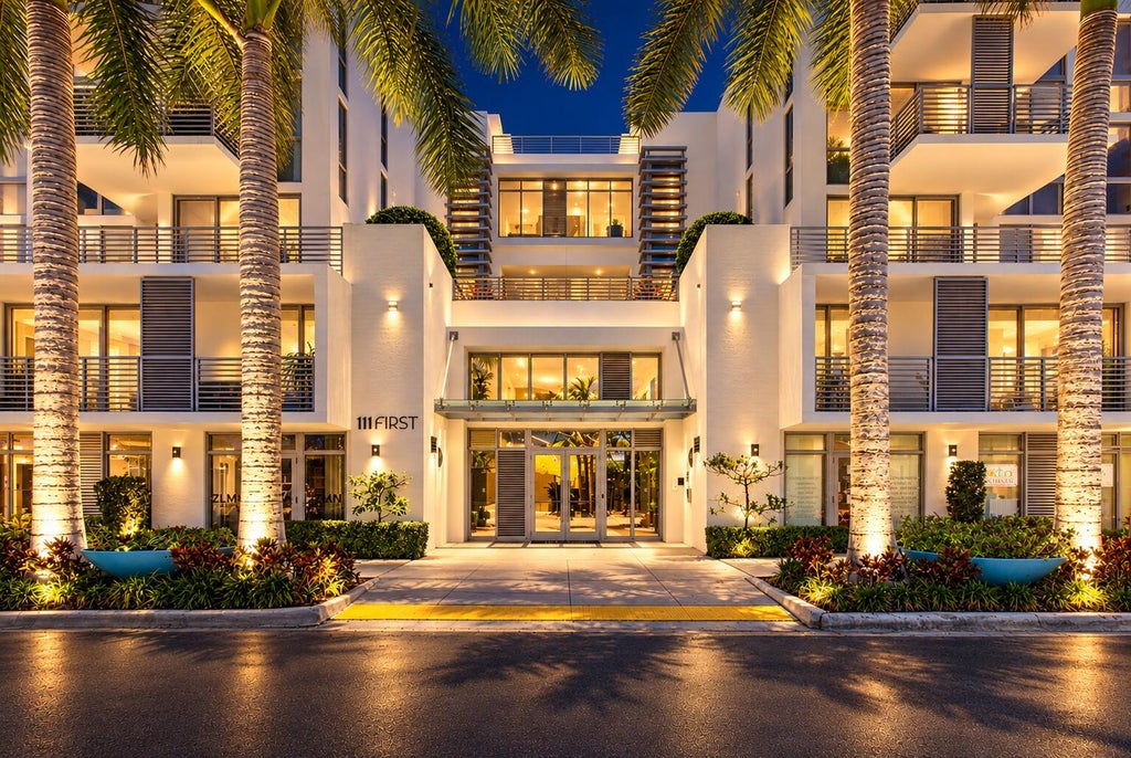 Photo of 111 SE 1ST Avenue #317, Delray Beach, FL 33444 (MLS # B26080351)