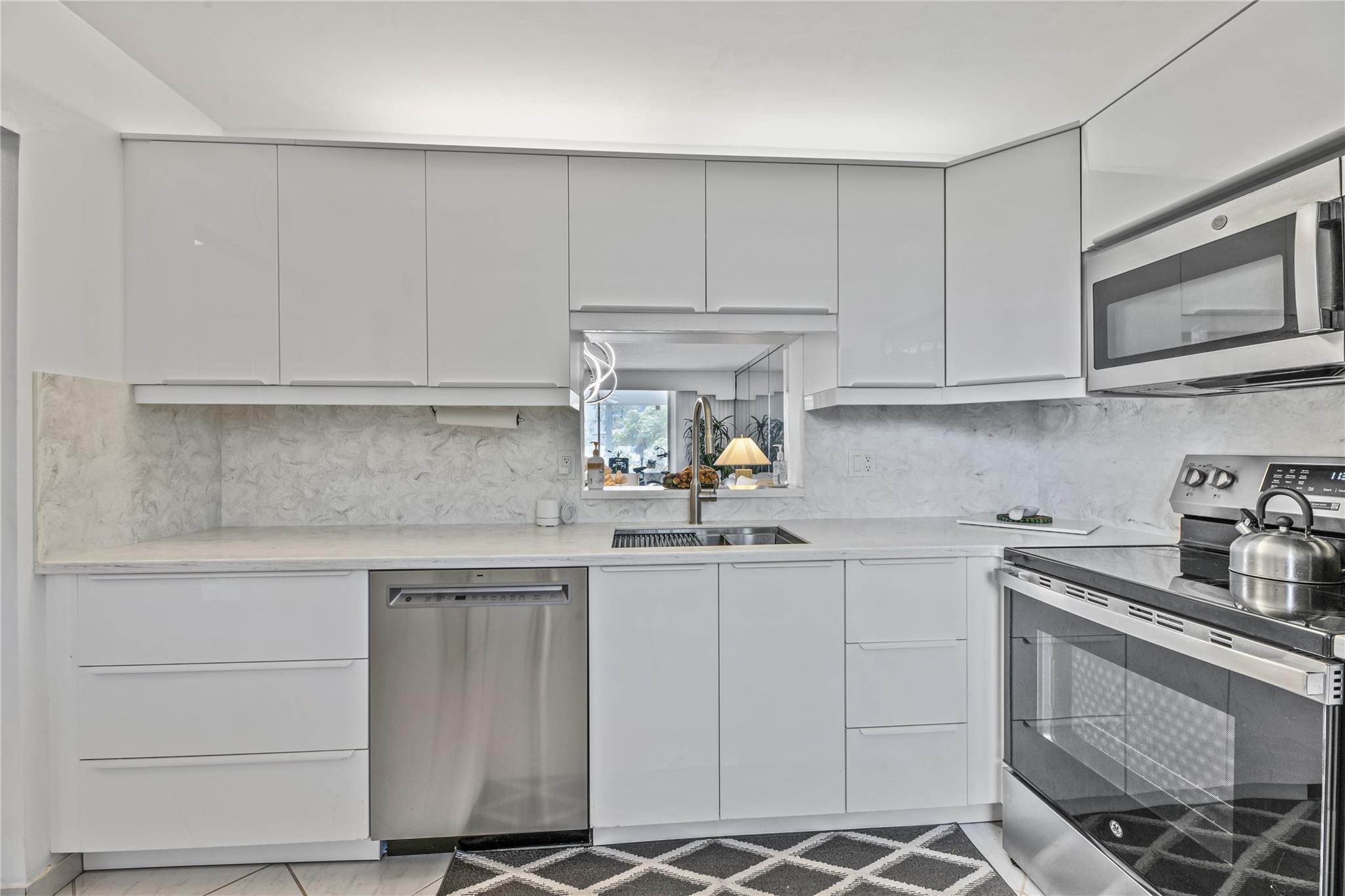 1025 SE 4th Ave 101