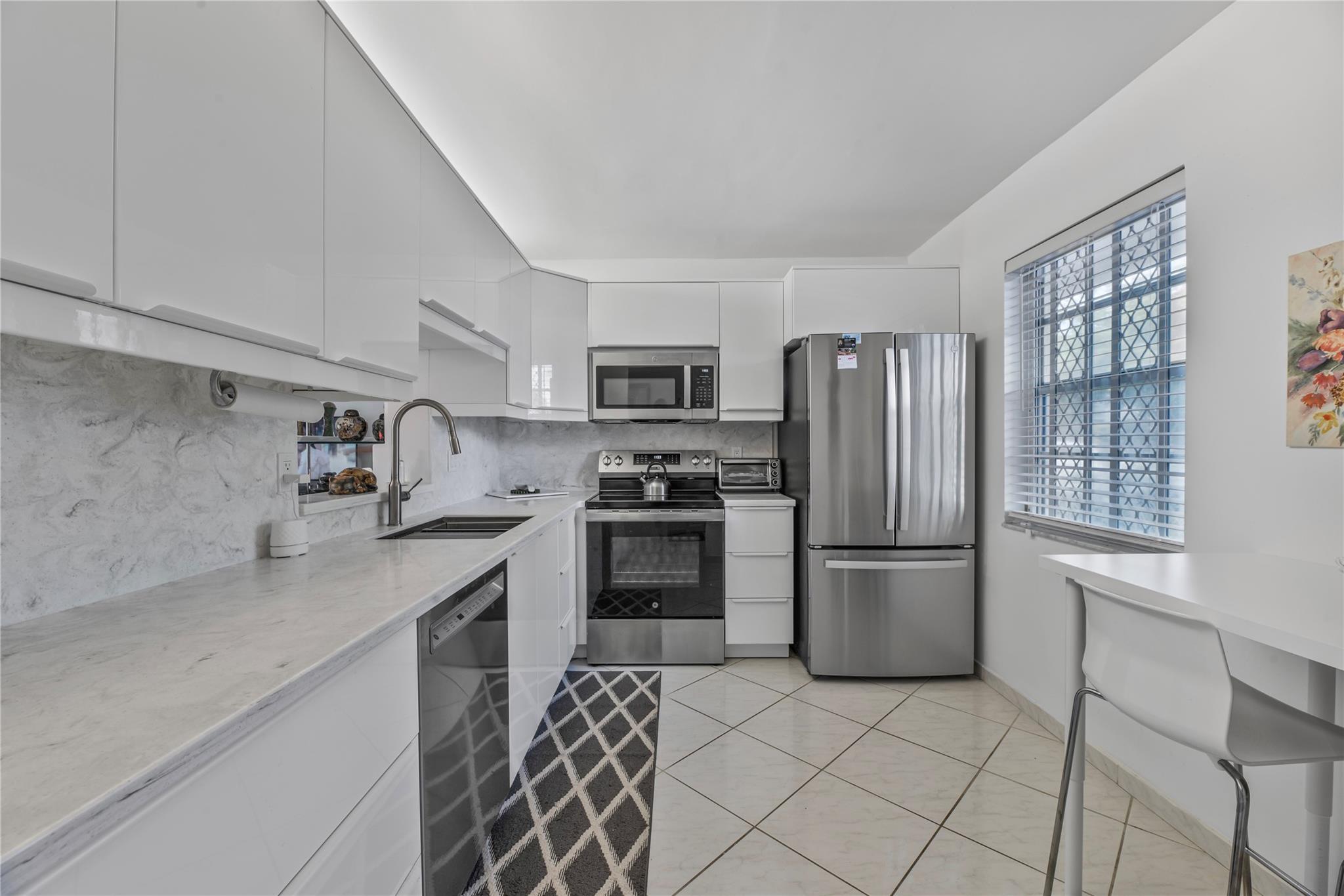 1025 SE 4th Ave 101
