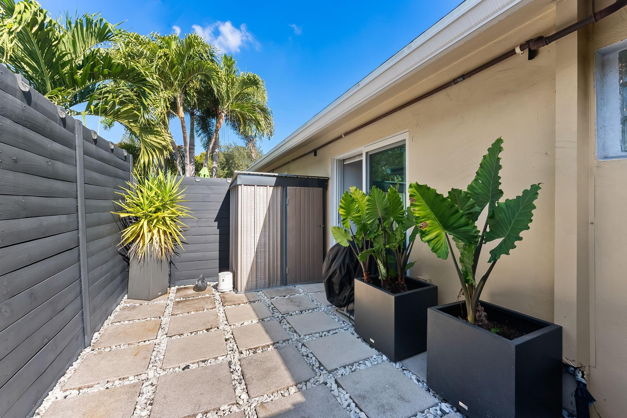 Las Brisas - Residential