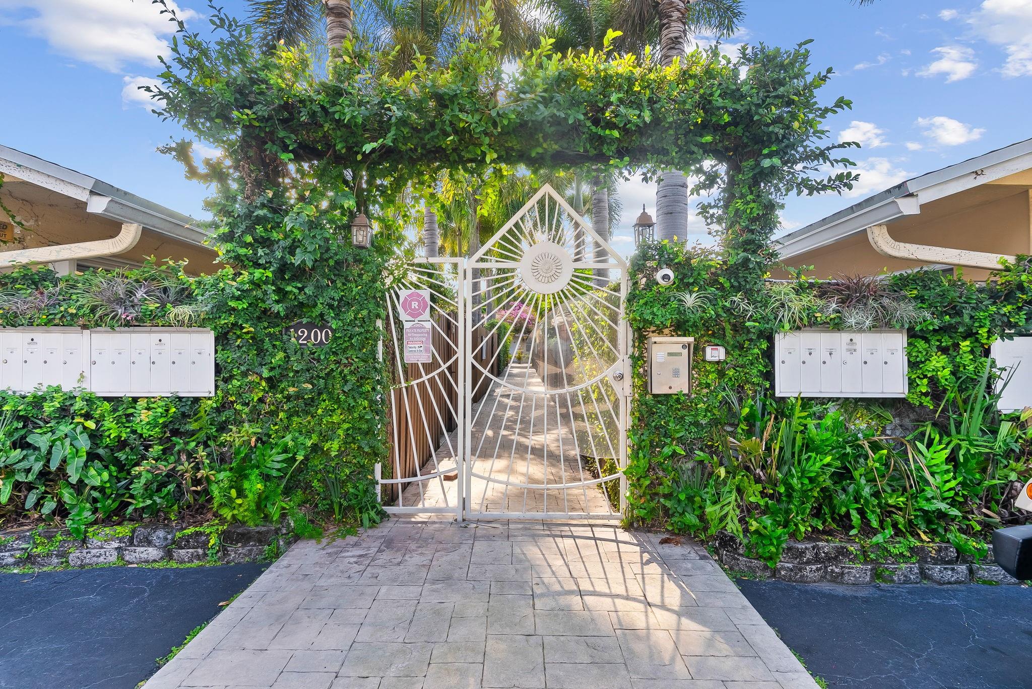 Las Brisas - Residential