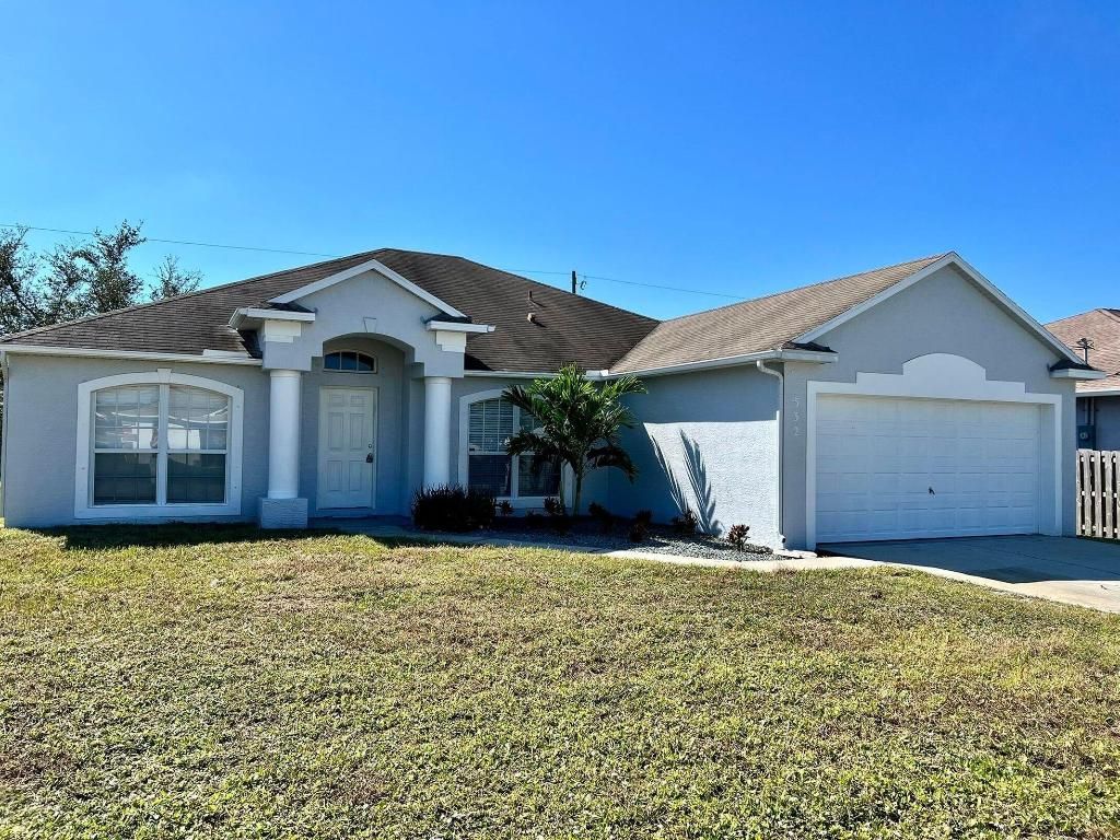 Photo of 532 SW Kabot Avenue, Port Saint Lucie, FL 34953 (MLS # R10940377)