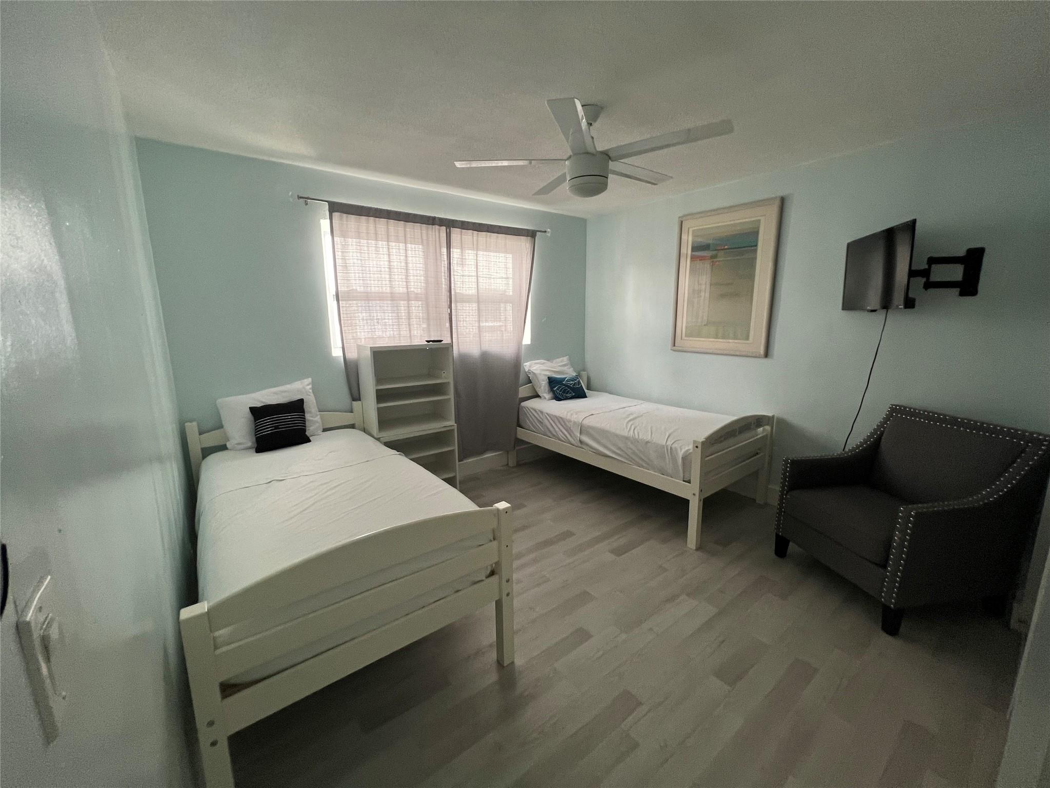 HOLLYWOOD - Residential Lease