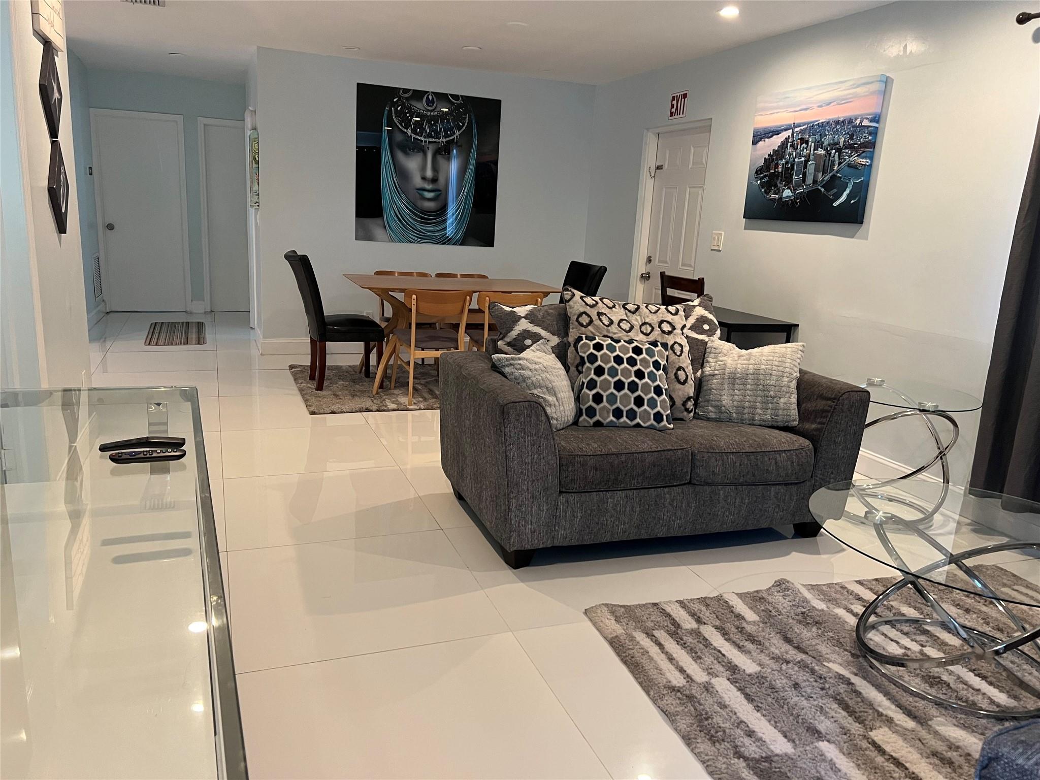 HOLLYWOOD - Residential Lease