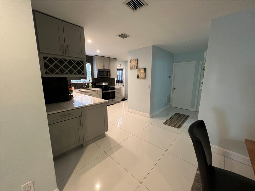 Bright & beautifully updated 3-bed / 2-bath single-family home in East Hollywood — approx. 1,196 sq ft of comfortable living space. The open living/dining area flows into a modern kitchen with stainless steel appliances, quartz countertops and ample natural light. Located just minutes from downtown Hollywood, the beach, and Fort Lauderdale–Hollywood International Airport — offering convenience with a neighborhood feel. Pet-friendly (upon approval) with room for outdoor living. Don’t miss this turnkey rental opportunity!