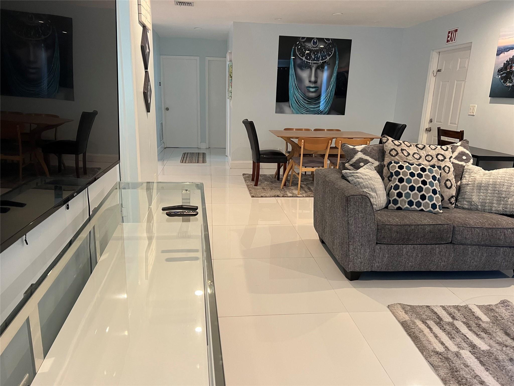 HOLLYWOOD - Residential Lease
