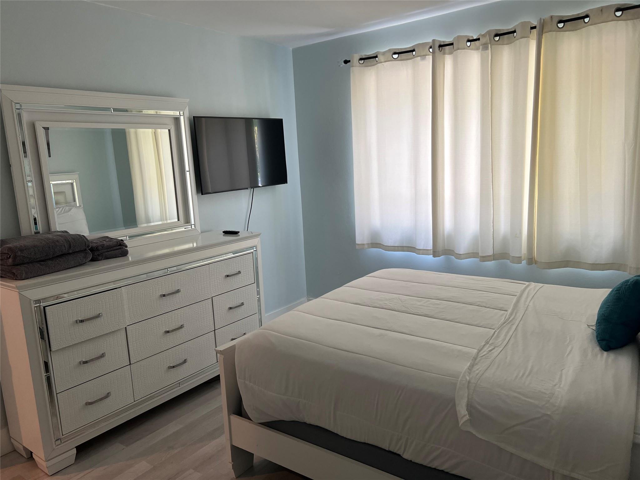 HOLLYWOOD - Residential Lease