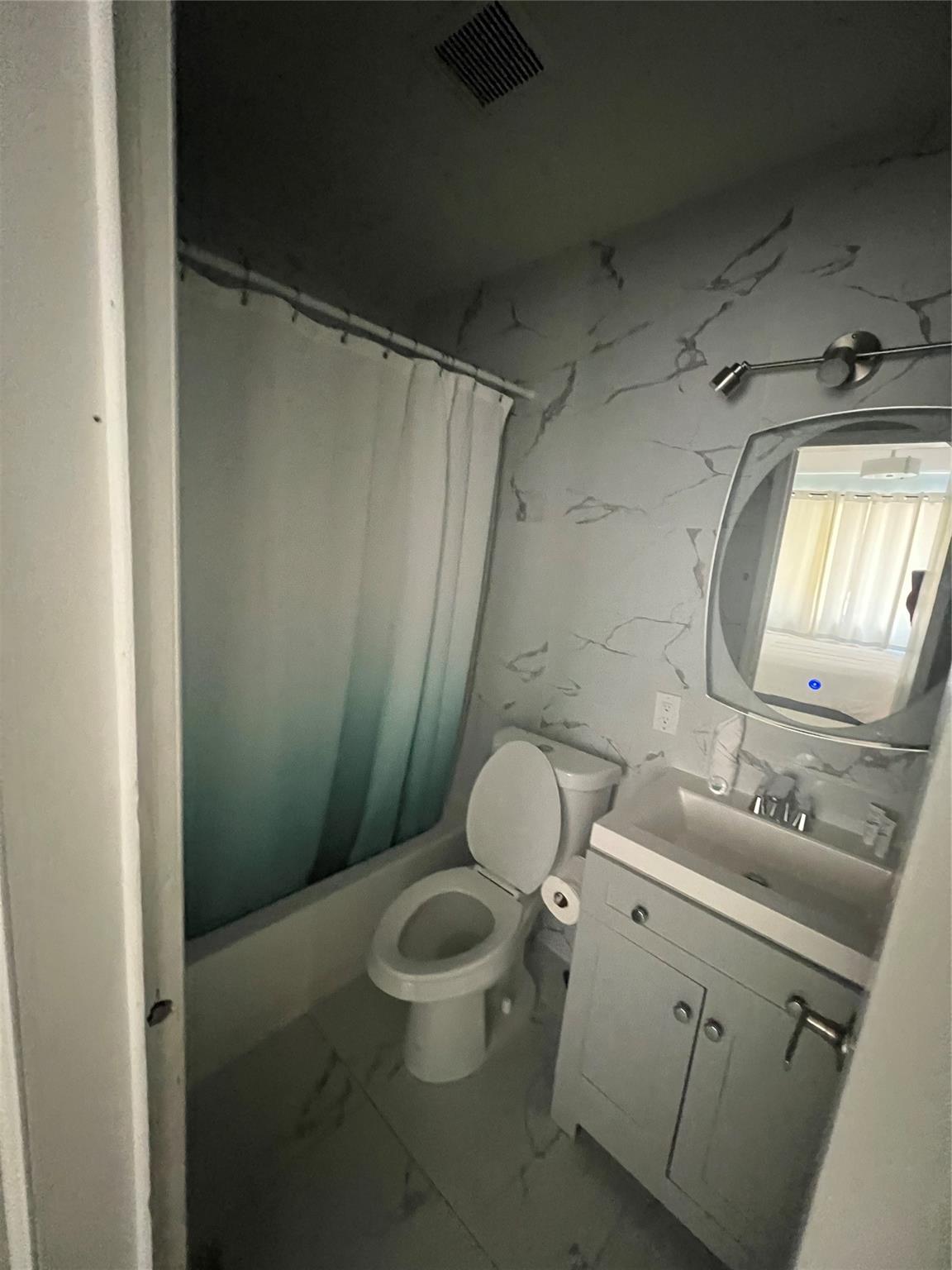 HOLLYWOOD - Residential Lease