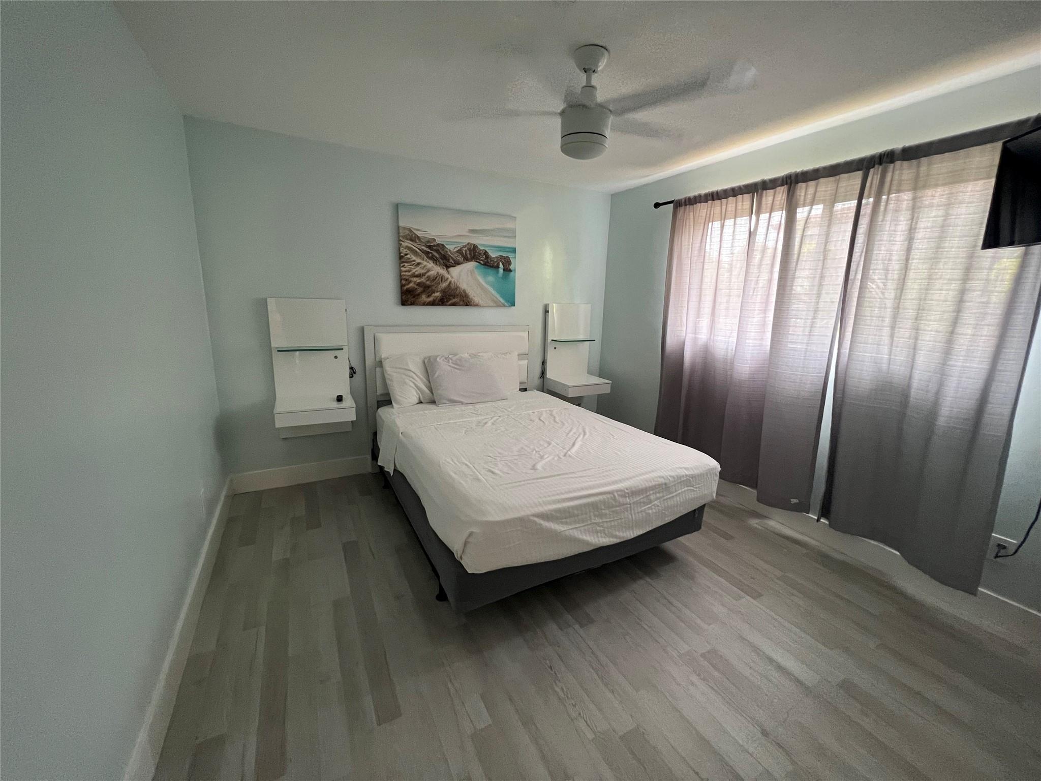 HOLLYWOOD - Residential Lease