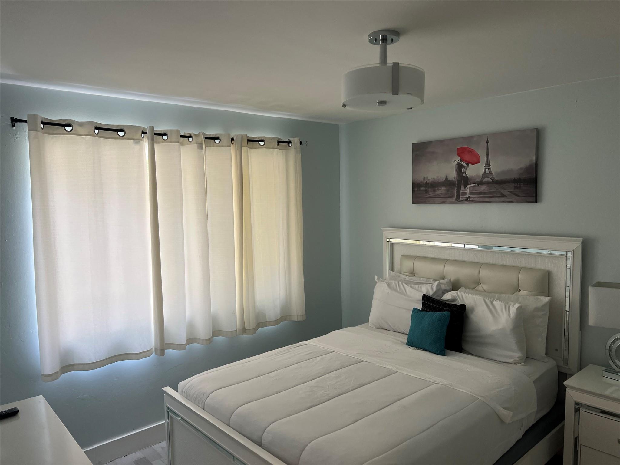 HOLLYWOOD - Residential Lease