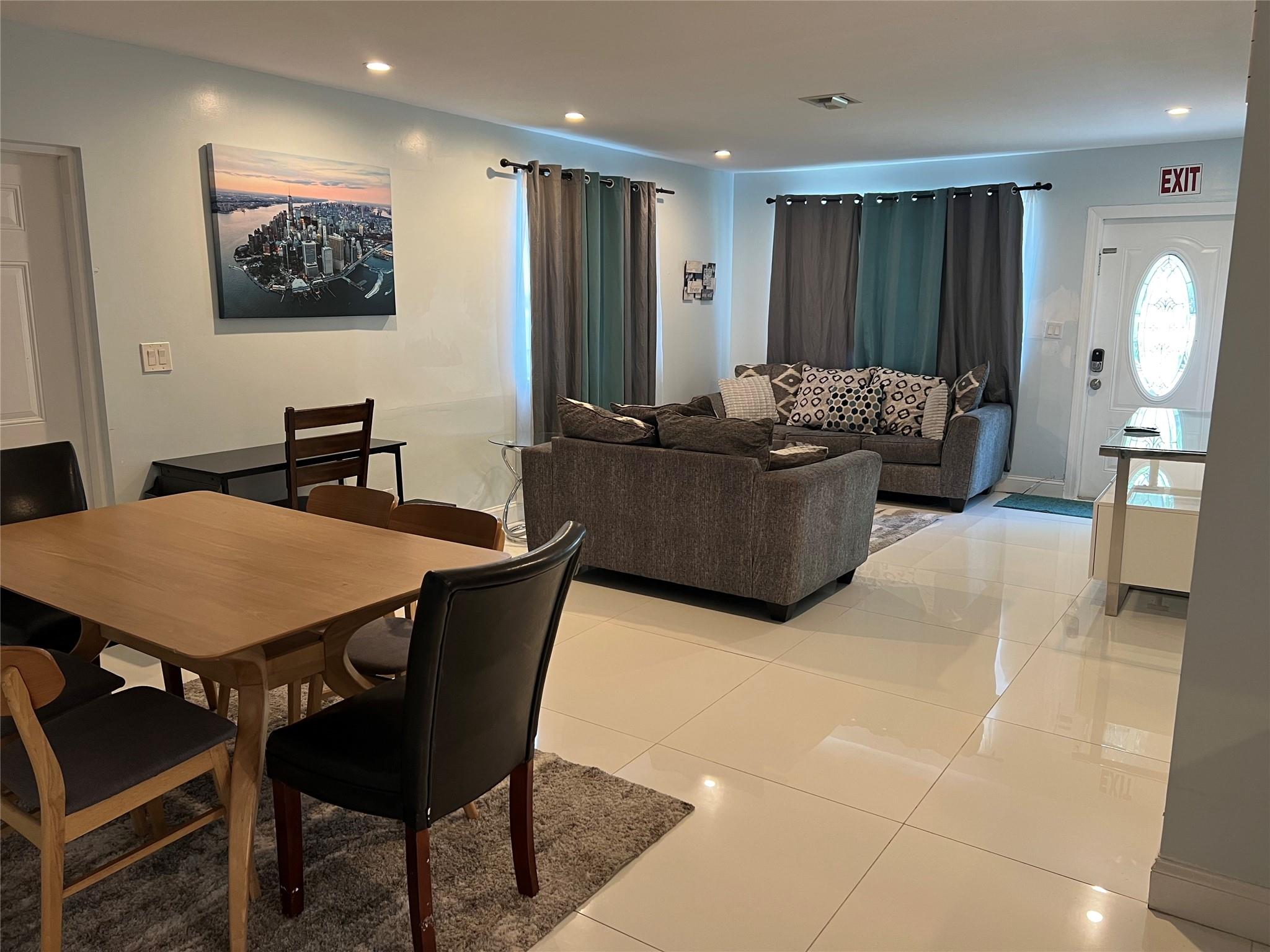 HOLLYWOOD - Residential Lease