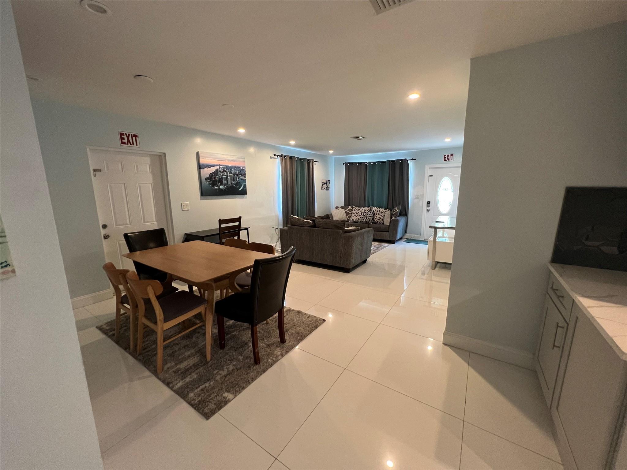 HOLLYWOOD - Residential Lease
