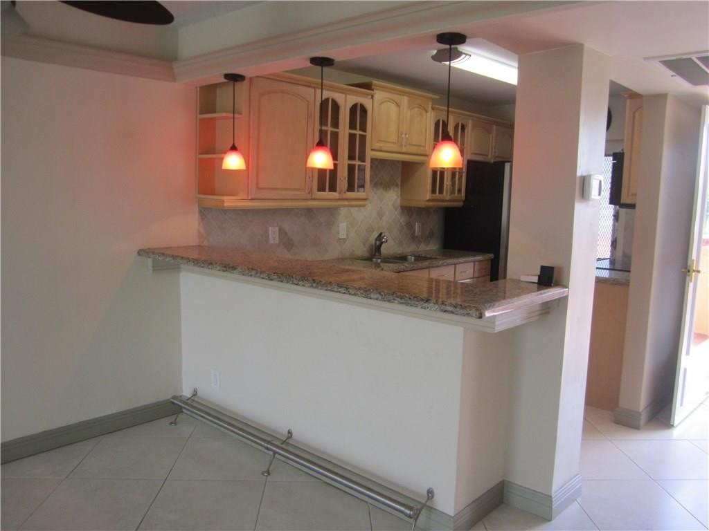 Lighthouse Point Plaza - Residential