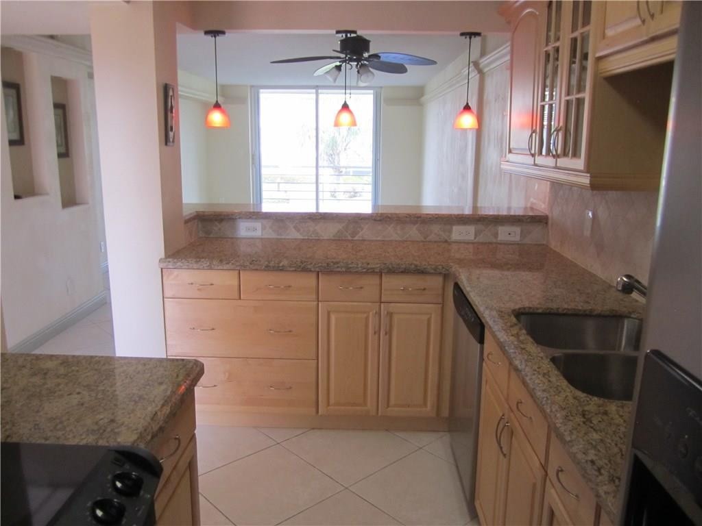 Lighthouse Point Plaza - Residential