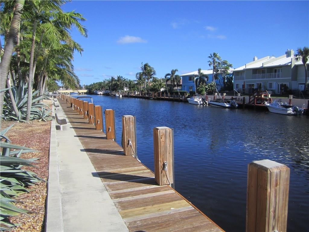 Lighthouse Point Plaza - Residential