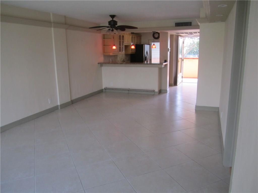 Lighthouse Point Plaza - Residential