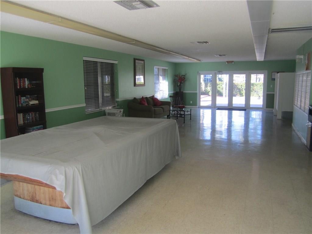 Lighthouse Point Plaza - Residential