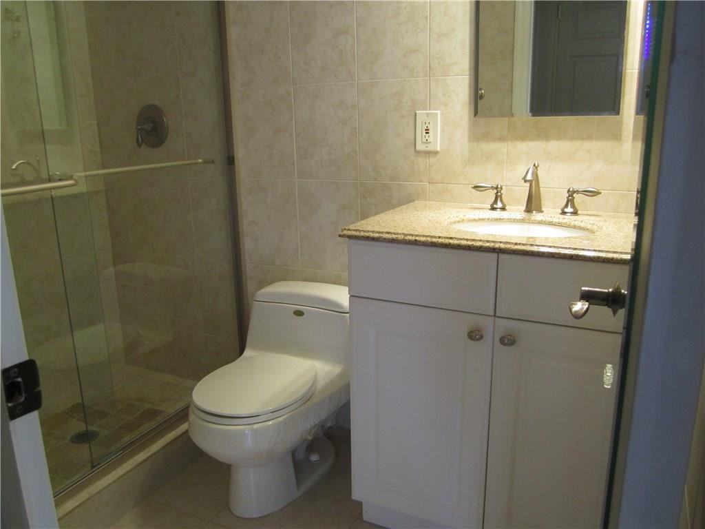 Lighthouse Point Plaza - Residential