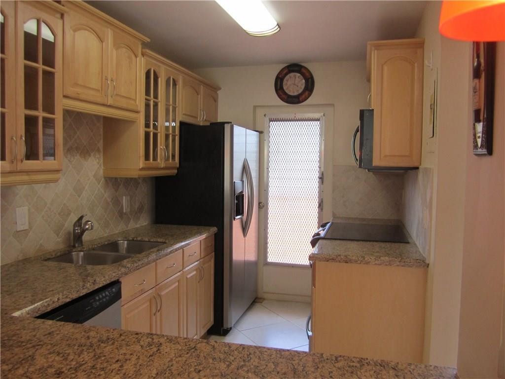 Lighthouse Point Plaza - Residential