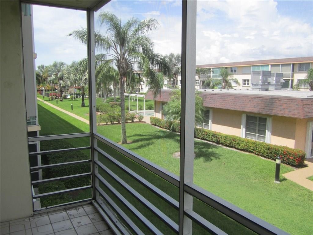 Lighthouse Point Plaza - Residential