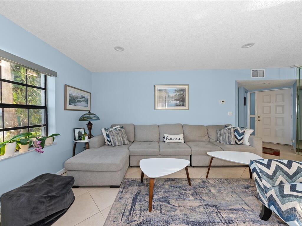 ALEXANDRA VILLAGE CONDO - Residential Lease