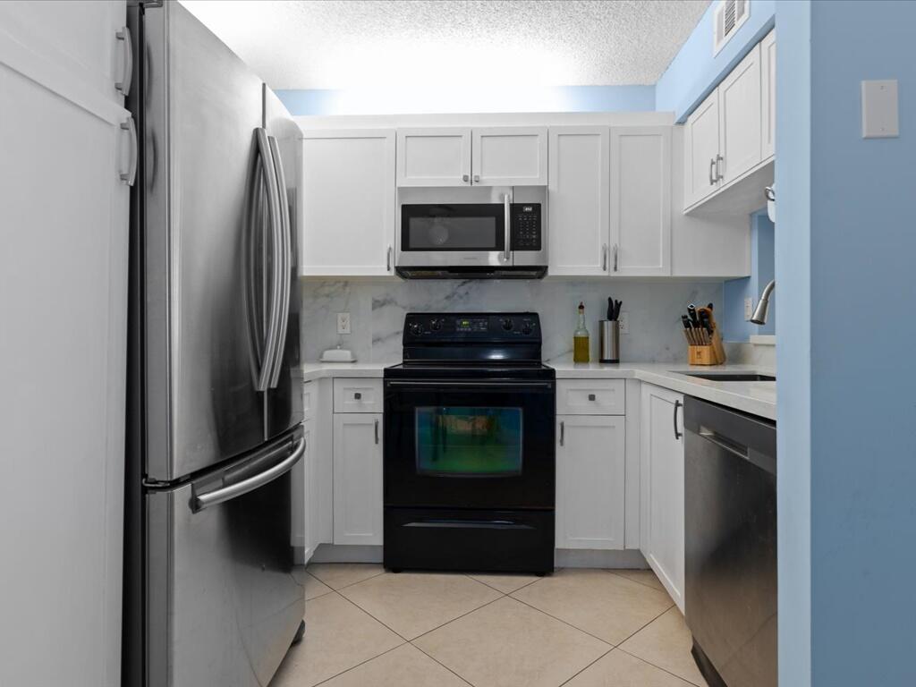 ALEXANDRA VILLAGE CONDO - Residential Lease