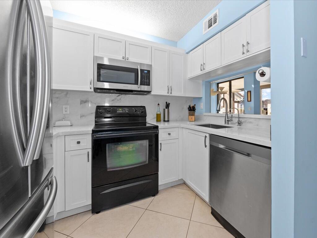 ALEXANDRA VILLAGE CONDO - Residential Lease