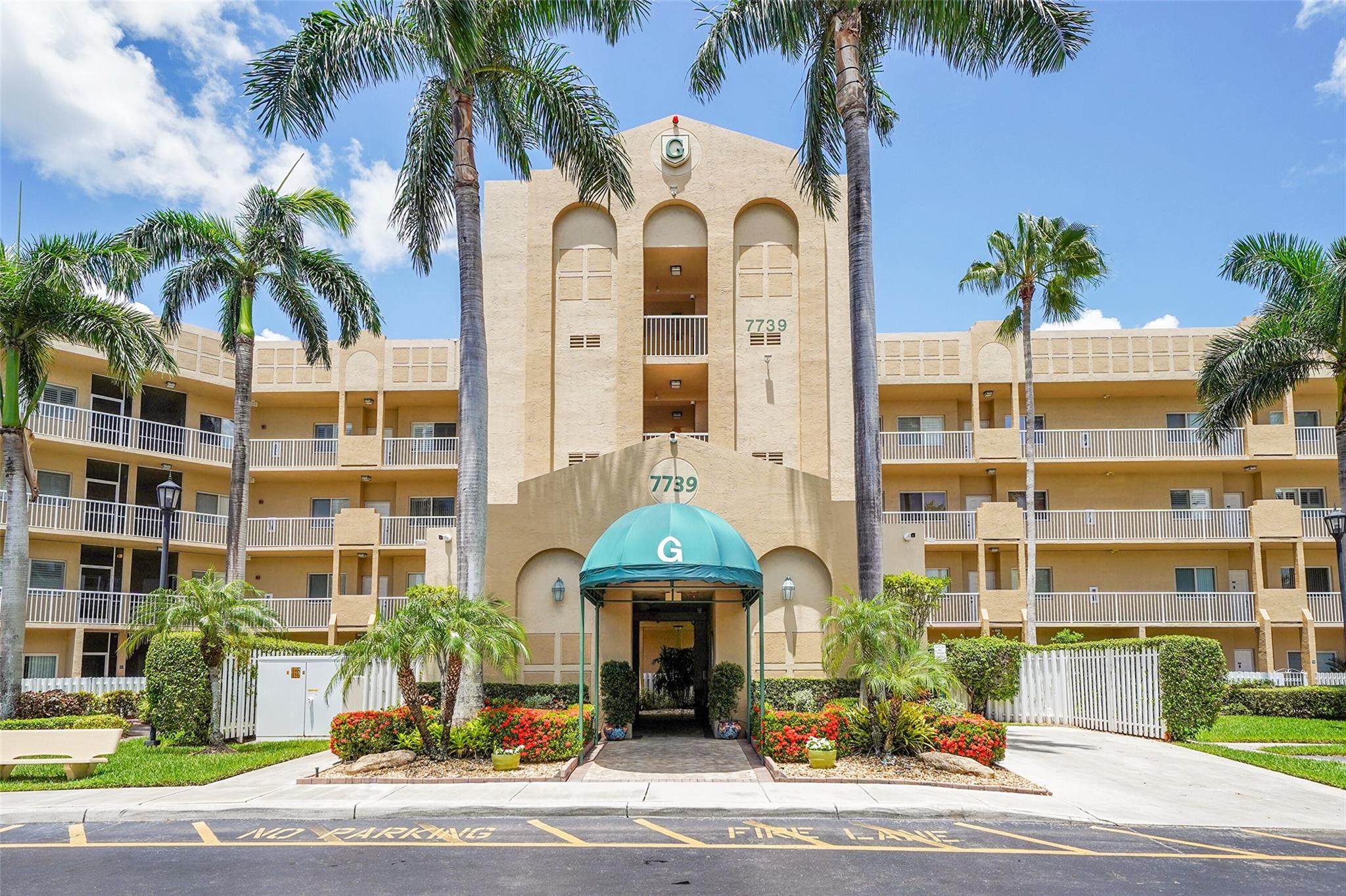 Enjoy water views from this second-floor condominium in the Southampton section of Kings Point. The unit includes extra room off entrance that can be used as an eat-in kitchen or set up an office. Kitchen is updated with spacious cabinets and countertops that even the top chefs will covet. Breakfast counter opens the kitchen into dining area. The master suite includes a full-size and walk-in closet, dual sinks and a walk-in shower with sitting bench. Extra bedroom includes deep walk-in closet. Full washer-dryer in unit. A/C installed in 2024. Kings Point is an active adult community with 13 neighborhoods. Residents enjoy a fitness center and clubhouse with a Performing Arts Theatre and Cinema, indoor and outdoor pools, tennis courts, clubs, activities and events with courtesy buses.