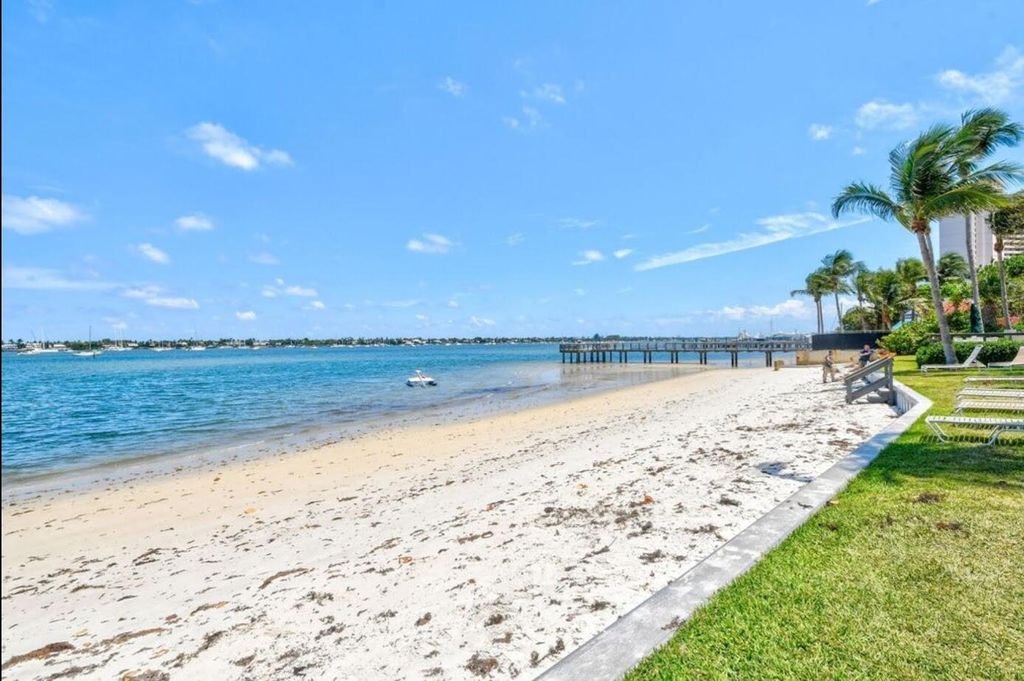 Photo of 5600 N Flagler Dr #707, West Palm Beach, FL 33407 (MLS # B26020509)